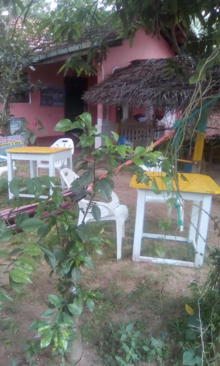 Thevindu Guest & Redmud Resturent Banduramulla Exterior photo