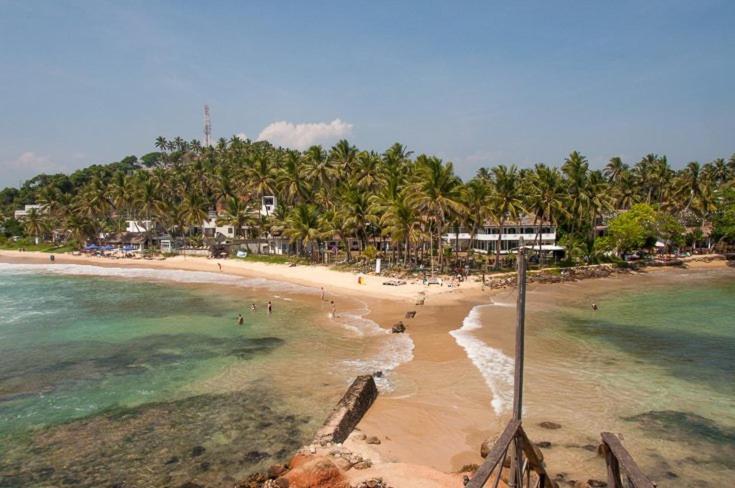 Thevindu Guest & Redmud Resturent Banduramulla Exterior photo