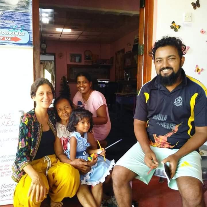 Thevindu Guest & Redmud Resturent Banduramulla Exterior photo